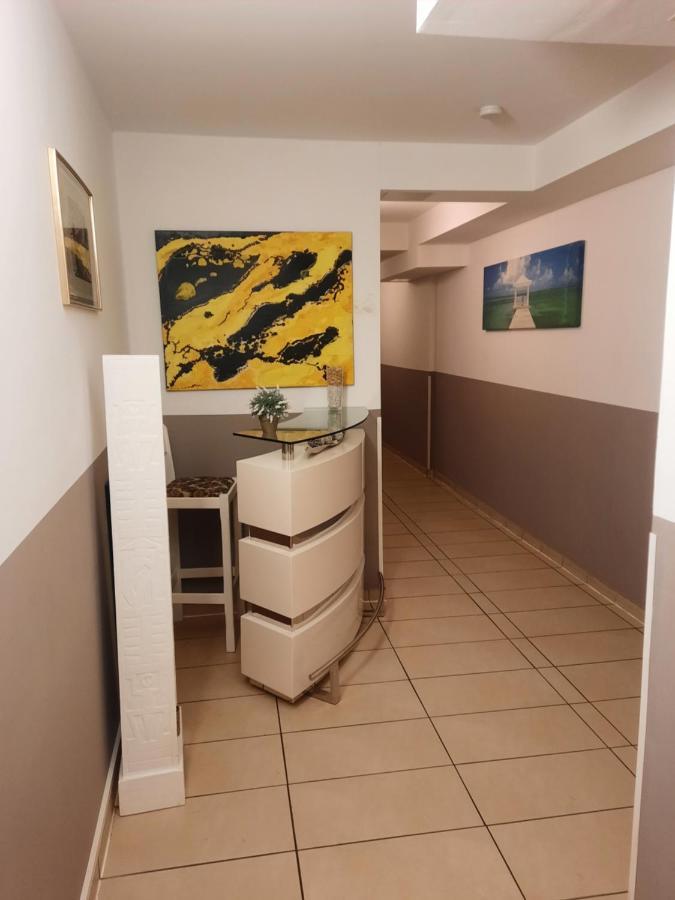 Boardinghouse Apartment *
